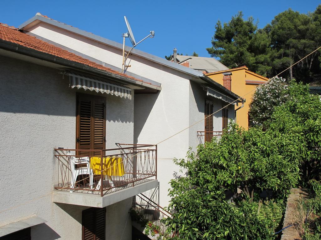 Guest House Jelsa الغرفة الصورة